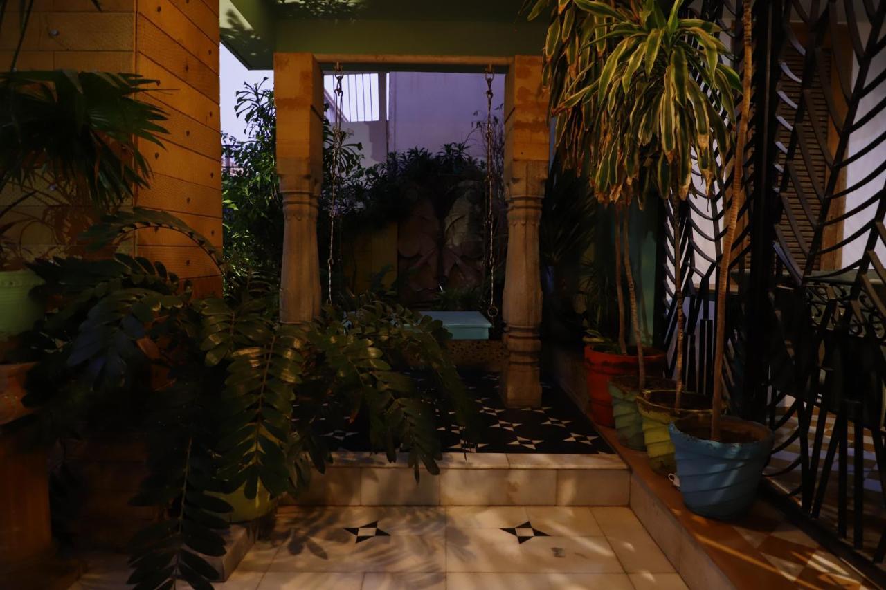 Aura Royal Homestay