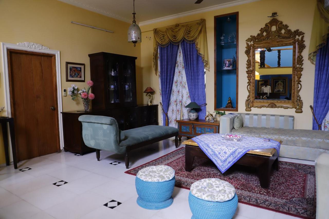 Homestay Aura Royal